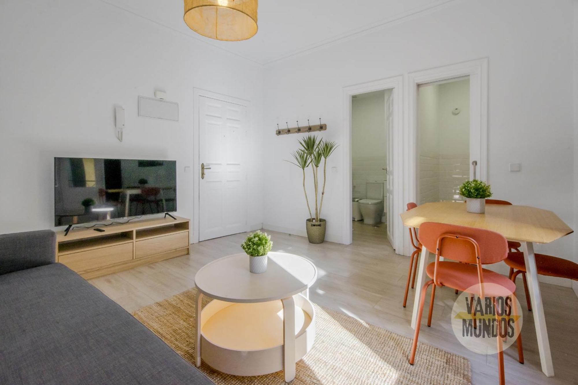 Elegant Apt Para 4Pax En Las Letras-Cortes Madrid Exterior photo